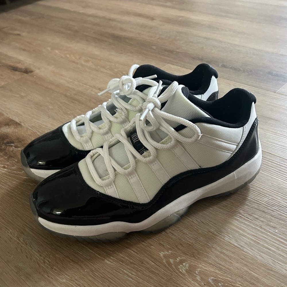 Jordan 11 Low Concord